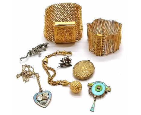 Qty of antique jewellery inc 2 mesh gilt metal bracelets (1 with panel 3.5cm x 2.8cm), enamel pendants etc 