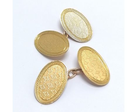 9ct hallmarked gold pair of cufflinks with engine turned decoration - 4.2g with no obvious damage 
