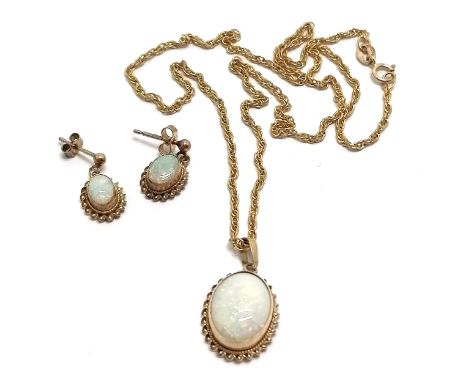 9ct hallmarked gold opal pendant on 9ct hallmarked gold 40cm chain &amp; matching earrings - total weight 5.7g 