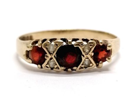 9ct hallmarked gold garnet / white stone set ring - size R &amp; 1.9g total weight ~ garnets are worn 