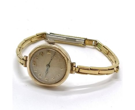 Vintage 9ct gold cased manual wind wristwatch (24mm case) on a gold plated sprung bracelet - total weight 20.8g ~ for spares 