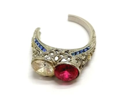 Platinum stone set ring inc 6mm synthetic ruby - total weight 5.1g &amp; as found 