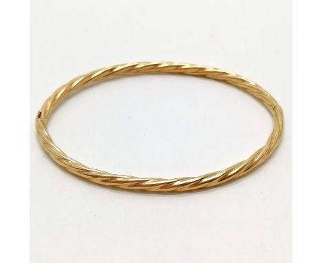 9ct hallmarked gold rope twist bangle with extending white gold mechanism - 4.5g - SOLD ON BEHALF OF THE NEW BREAST CANCER UN