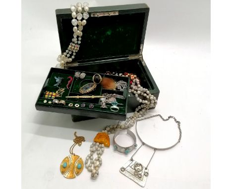 Antique green leather jewellery box containing jewellery inc some antique, 2 pairs of 9ct gold earrings, silver jewellery (in