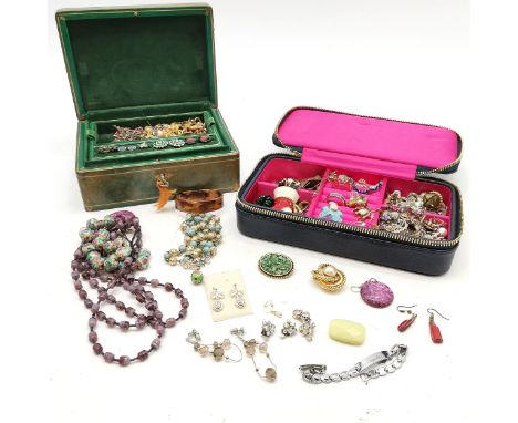 2 x vintage jewellery boxes containing costume jewellery (some antique) inc Venetian beads etc - SOLD ON BEHALF OF THE NEW BR