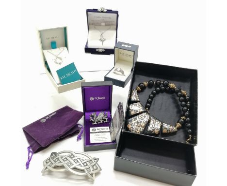 Qty of boxed jewellery inc Kit Heath silver pendant on chain, silver white stone set ring, silver CZ pendant on chain etc - S