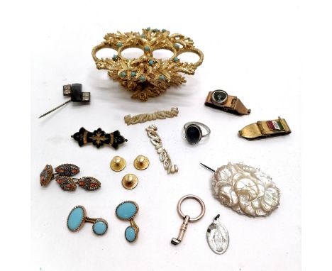 Qty of jewellery inc antique, micro mosaic cufflinks, Art Deco pin, silver butterfly wing ring, enamelled brooch, gilt metal 