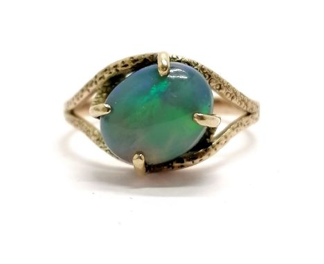 9ct marked gold opal doublet ring - size N &amp; 2g total weight 