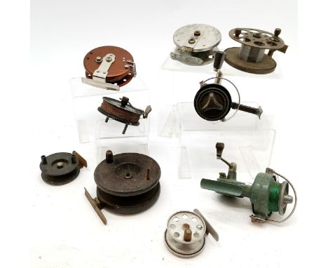 Collection of assorted vintage fishing reels to include a Wierside Regal and a Allcocks 