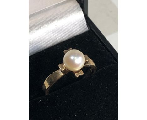 9ct gold pearl ring weight 2.9g 