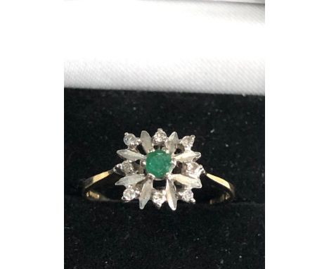 18ct gold diamond and emerald ring weight 2.3g 