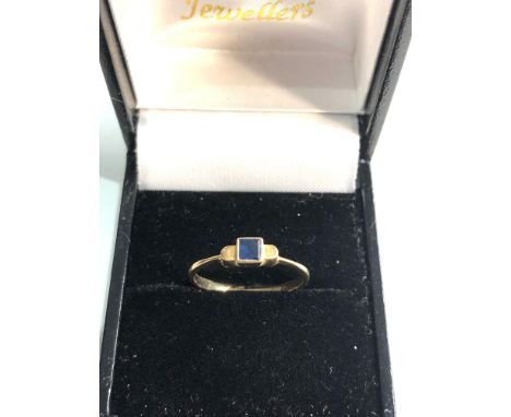 18ct gold sapphire princess cut  ring weight 1.5g 