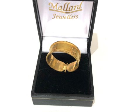 18ct gold egyptian band ring weight 3.7g 