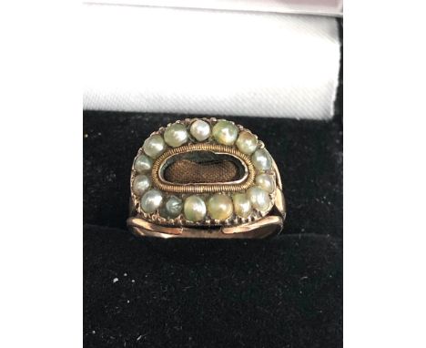 Antique gold &amp; seed-pearl mourning ring missing glass panel on front weight 4.2g 