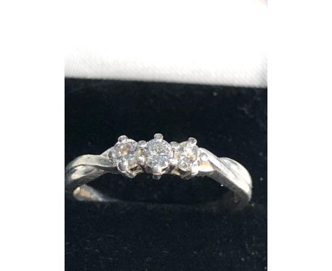 Fine Platinum diamond ring weight 4.7g 