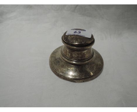 An Edwardian silver capstan inkwell having hinged lid and glass liner, Chester 1904, makers mark worn