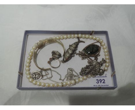 A selection of HM silver and white metal jewellery including pendant by Hjaltasteyn of Lerwick, articulated fish, Mexican ban