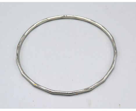 A Platinum Bangle 20.7 gms. 7 cms diameter 