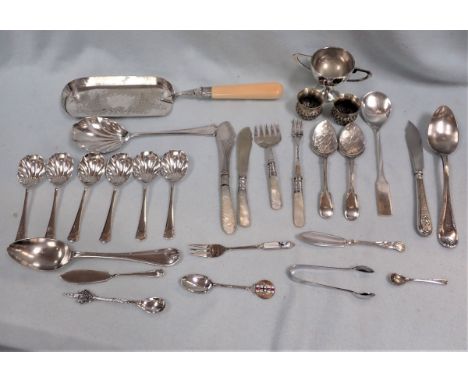 A COLLECTION OF SILVER PLATED FLATWARE 