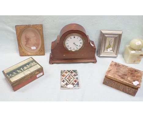AN EDWARDIAN MANTEL CLOCK WITH FRENCH MOVEMENT (not running) a collection of boxes and other items, some onyx