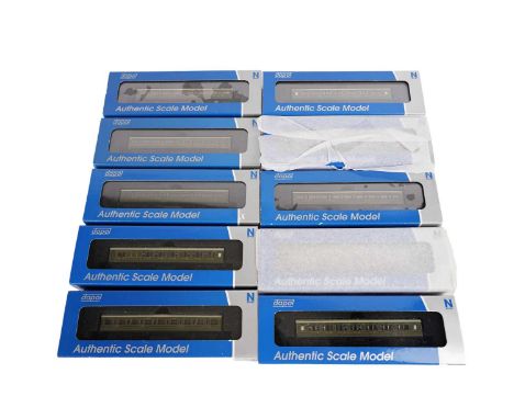 A collection of Dapol N gauge manual High Window and other Maunsell coaches, various, all boxed. (10)