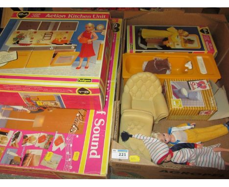 Sindy electronic Wall of Sound, Action kitchen unit, wash basin and toilet all boxed, two Sindy dolls, bath and chairs