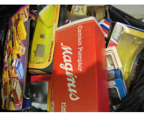 Fire engine boxes relating to previous lots