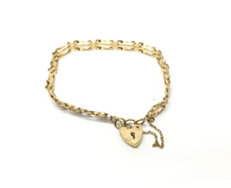 A 9ct gold three bar gate bracelet with heart shaped padlock clasp, weight approx 4 grams.