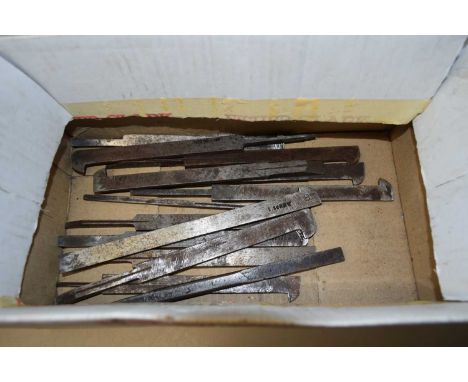 BOX OF VARIOUS VINTAGE METAL CHISEL ATTACHMENTS