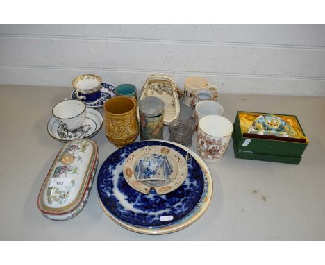 MIXED LOT COMPRISING VICTORIAN AND LATER CERAMICS TO INCLUDE DECORATED CUPS, SAUCERS, SOAP DISH ETC
