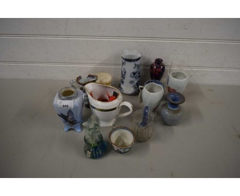 VARIOUS CERAMICS TO INCLUDE RANGE OF SMALL VASES, CUPS, MDINA GLASS SEAHORSE PAPERWEIGHT ETC