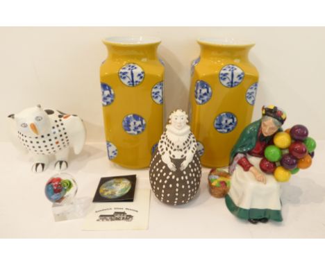 Five pieces of ceramics and a glass 'planet':a pair of Japanese yellow ground vases (25.5 cm high);'The Old Balloon Seller' (