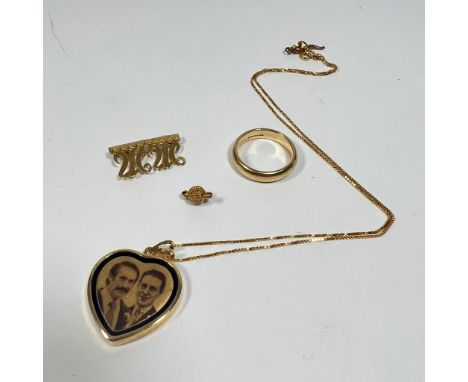 An 18ct yellow gold brooch approx 2grams, a 9ct yellow gold brand ring, size T approx 6.8grams and a 9ct chain with 3 gilt me