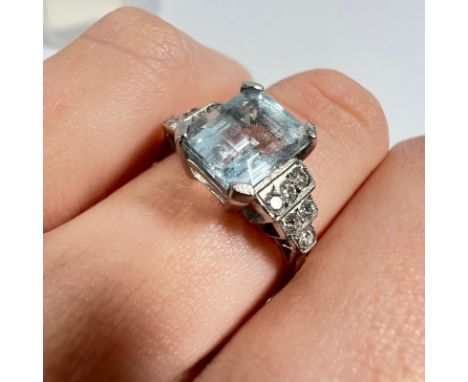 ******REOFFER JANUARY 12, 2024, ESTIMATE &pound;400- 600******
A diamond and aquamarine Art Deco style dress ring. Set in whi