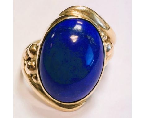 Cabochon oval lapis lazuli 9ct yellow gold ring. Approximate gross weight 7.4 grams