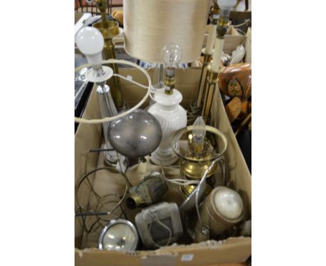 Various lamps and lighting etc.