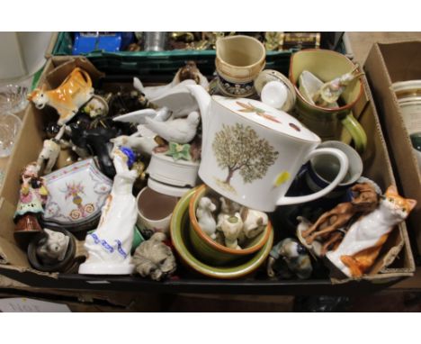 A TRAY OF ASSORTED CERAMIC FIGURES ETC. TO INCLUDE A ROYAL DOULTON LITTLE BO-PEEP FIGURE, WADE ETC. 