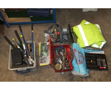 A COLLECTION OF ASSORTED TOOLS TO INCLUDE A MITRE SAW, BOSCH SANDER ETC. TOGETHER WITH A HIGH VIZ JACKET