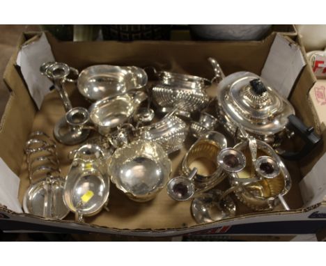 A TRAY OF SILVER PLATED METALWARE ETC. TO INCLUDE A TEA SERVICE, SAUCE BOATS ETC. 