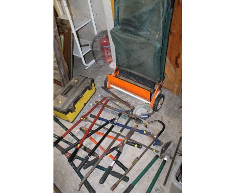 A QUANTITY OF HAND TOOLS TOGETHER WITH A BOB ANDREWS SCARIFIER