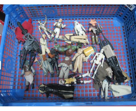 Eighteen Original Star Wars Trilogy Plastic Toy Figures, to include Teebo (with headdress, stone axe, battlehorn), 8D8, Ree-Y