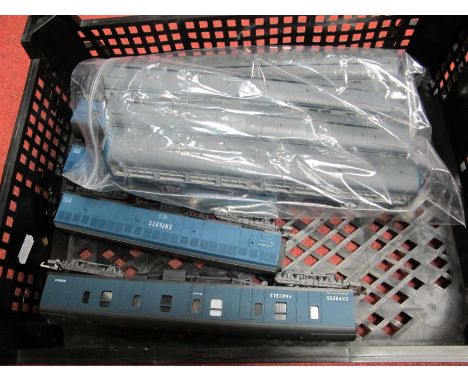 Four Lima "OO"Gauge/4mm Unboxed Items of Rolling Stock, two "Enparts" wagons, an Express Parcels Coach R/No M80855 full brake
