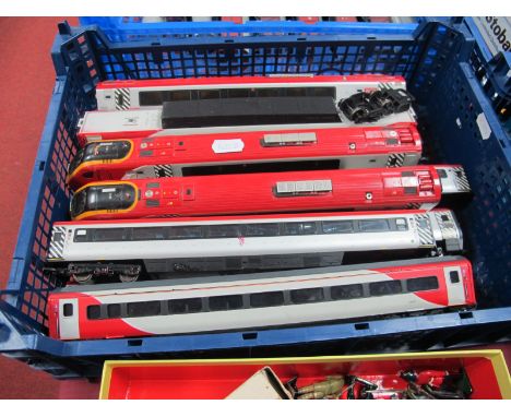 Hornby "OO"Gauge/4mm Class 390 "Pendolino" E.M.U Power Car, Alstom livery R/No 390004 and five coaches R/No's 10212, 12011 (2