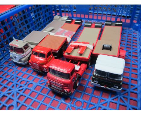 Four Modern Corgi Diecast Commercial Vehicles, all low loaders, liveries noted include Munton, Wynn's small parts missing, un