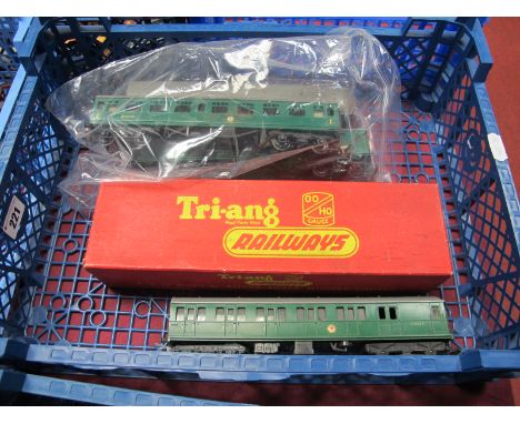Triang "OO"Gauge/4mm Three Car E.M.U Set, B.R green; motor unit R/No S10575, centre coach R/No S10533 and trailer coach R/No 