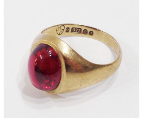 A 9ct. gold ring, set with ruby cabochon - size L 1/2