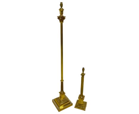 Brass Corinthian column standard lamp, Corinthian capital over reeded and fluted stem, on stepped square base with egg and da