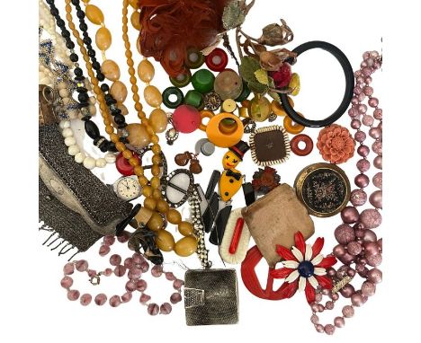 A collection of vintage jewellery to include an antique paste brooch, Bakelite, celluloid, mother of pearl etc along bakelite