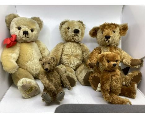 Vintage teddy bears group to include a Merrythought pale gold bear &nbsp;c 18&rdquo; with tags, and a stone gate 2 tone bi co