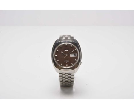Seiko: A gentleman's stainless steel bracelet watchModel: Seiko 5Reference: 6119-7100Date: Circa 1969Movement: 21-jewel autom